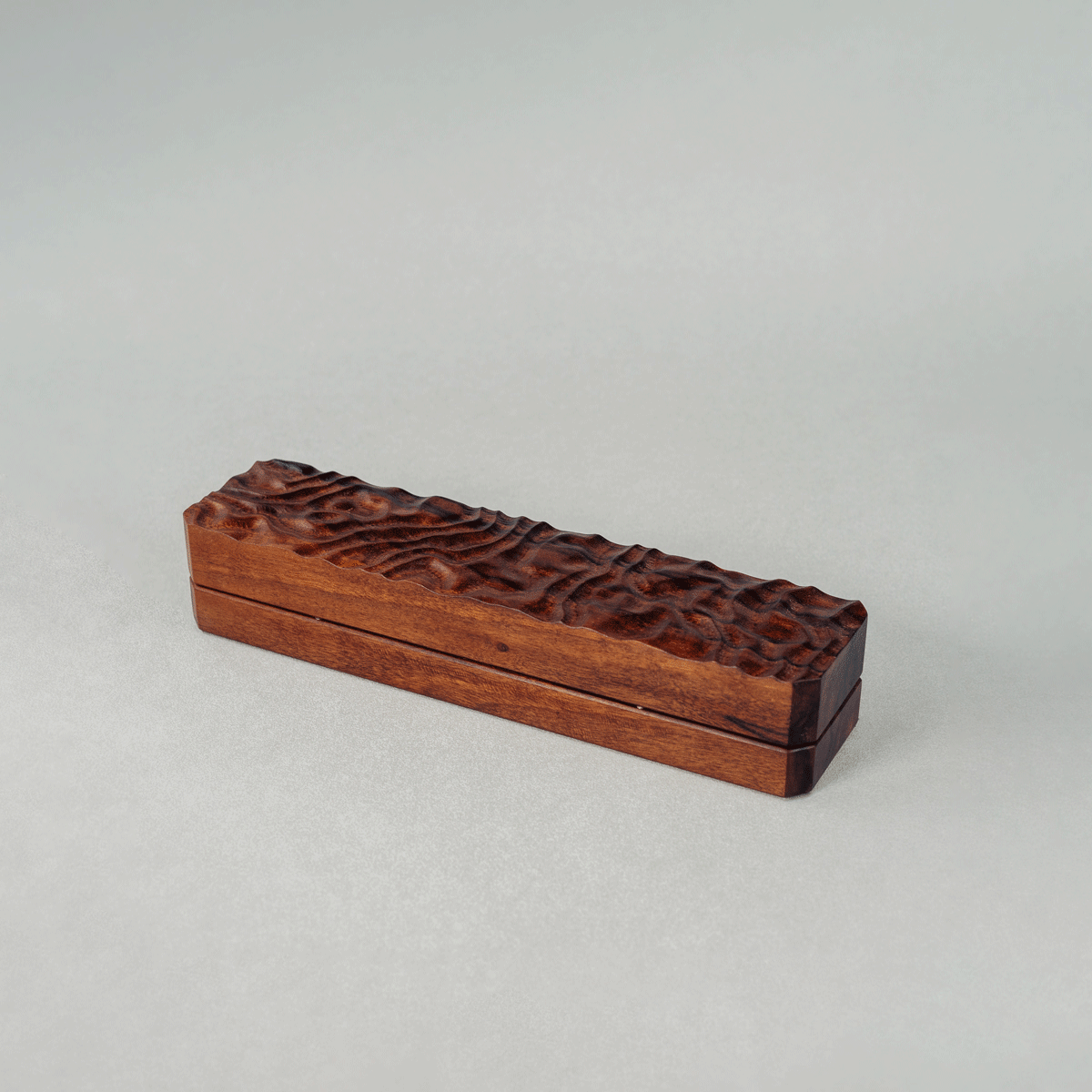 Jewellery Box made of beech and walnut wood with a 3d pattern on the outside